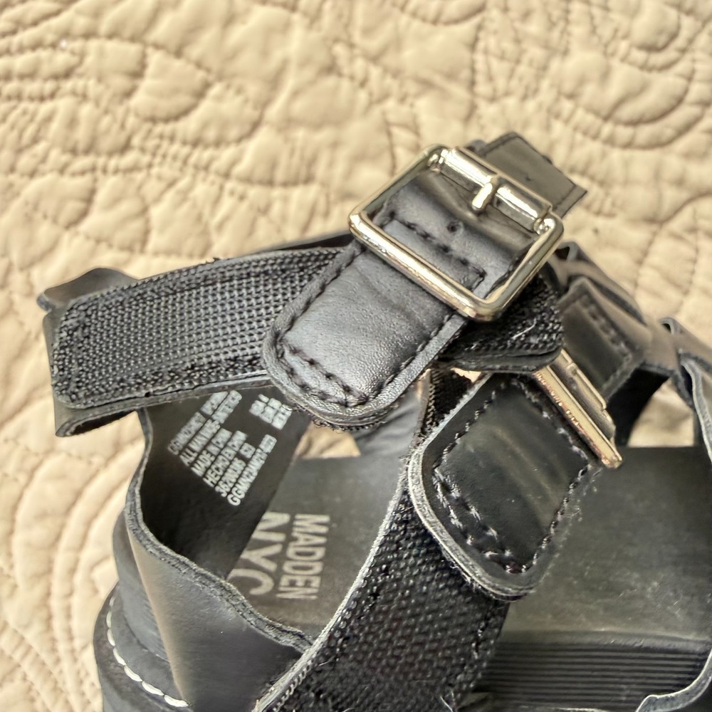 Kid's SIZE 4 Madden NYC Trendy Black Gladiator Fisherman Sandals Easy Closure - Picture 9 of 9